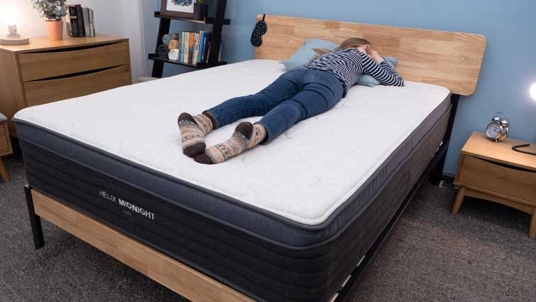 How can I choose the right mattress size online?